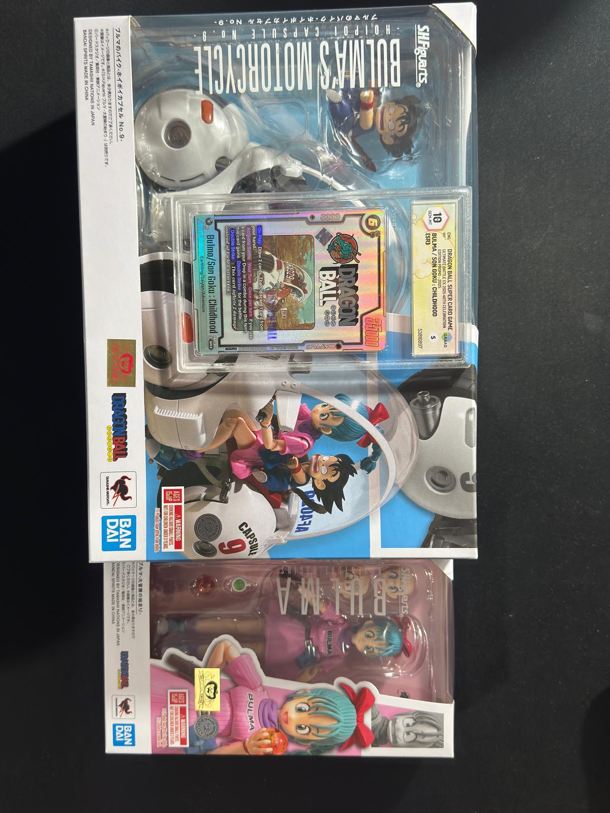 Goku e Bulma SH Figuarts Hoipoi Capsule No. 9 + SB01-057 Bulma/Son Goku: Childhood SR GRADE 10 [Fusion World] Promo Winner ENG